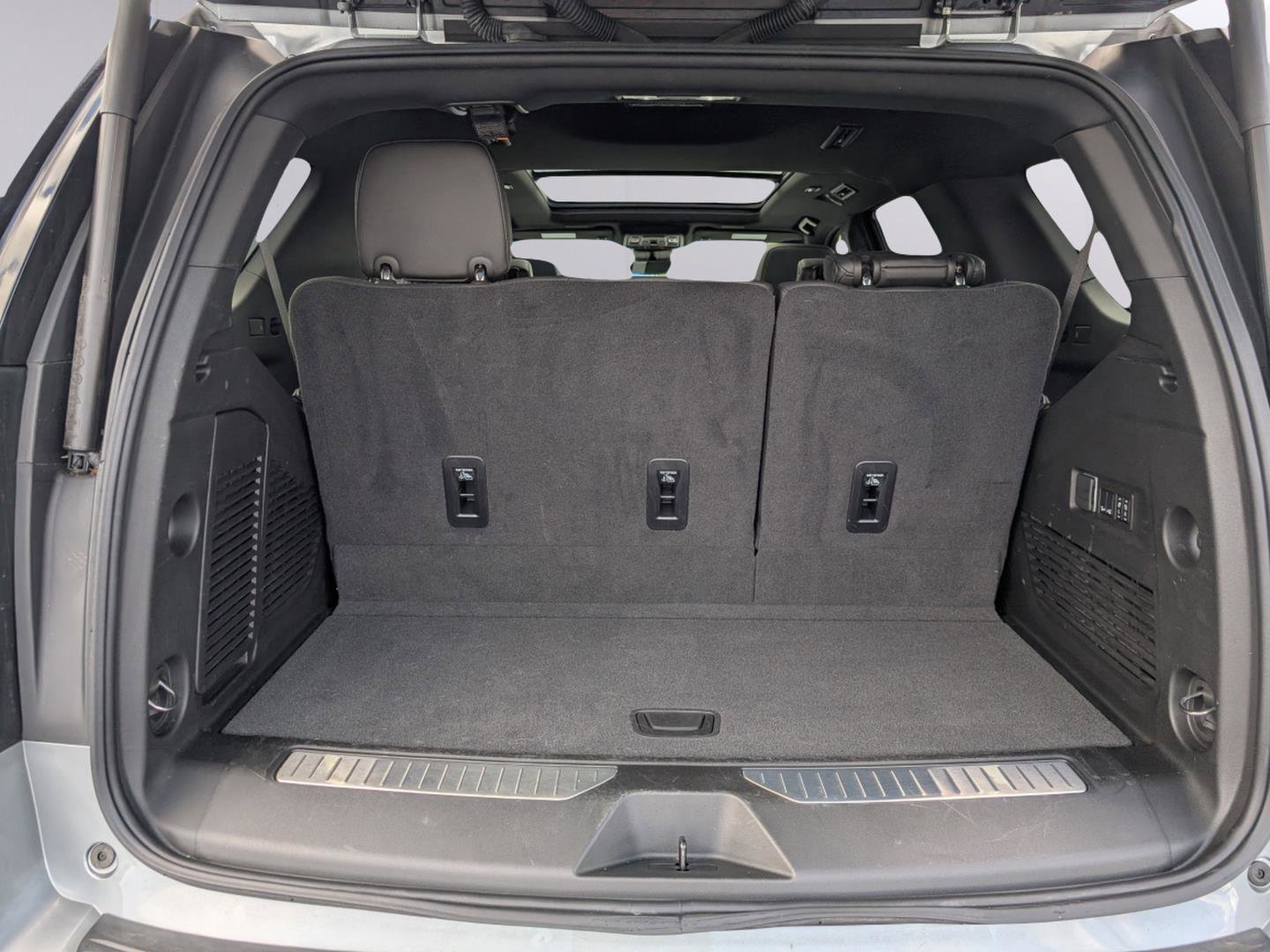 Used 2025 Chevrolet Tahoe Z71 w/ Z71 Off-Road Package image 33