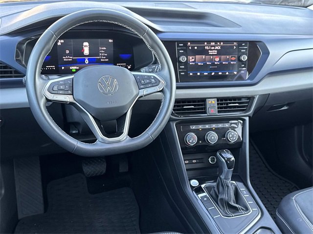 Used 2023 Volkswagen Taos SE w/ Panoramic Sunroof Package image 6