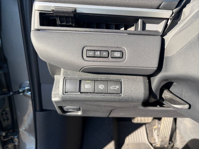Certified 2026 Subaru Solterra AWD/4WD image 31