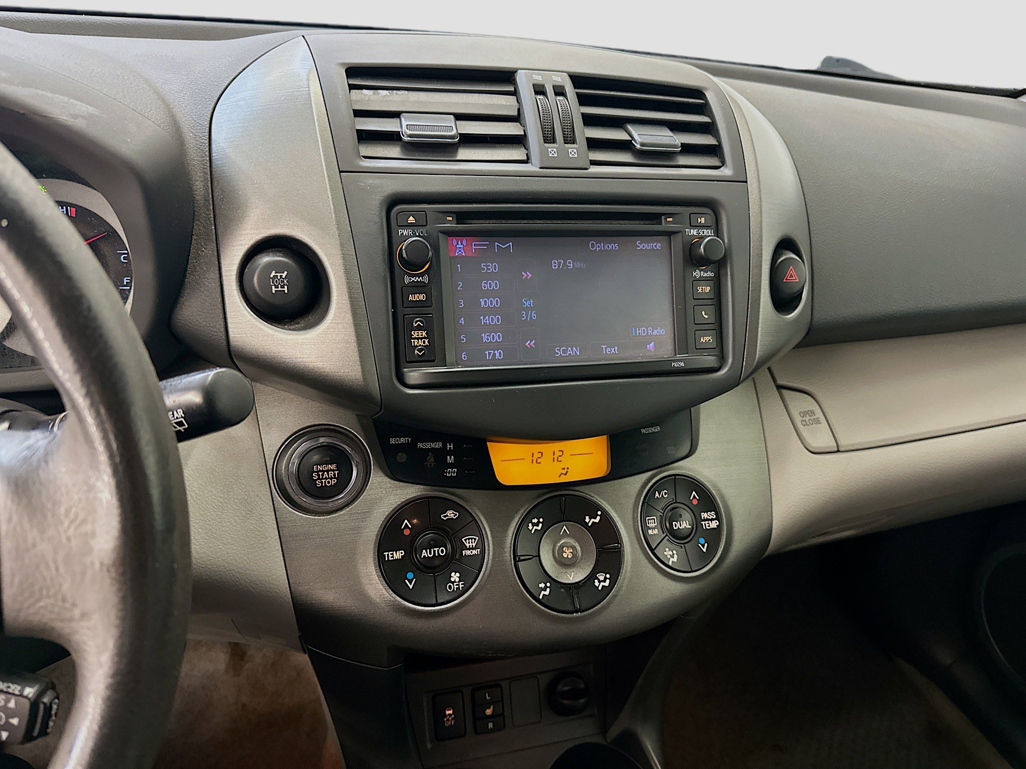 Used 2012 Toyota RAV4 Limited w/ Navigation Value Pkg AWD/4WD image 25