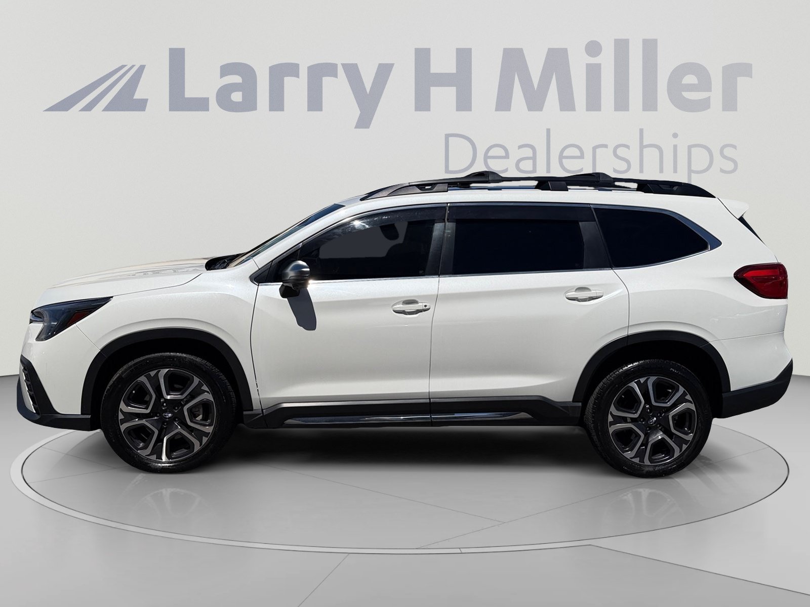 Used 2023 Subaru Ascent Limited w/ Technology Package AWD/4WD image 2