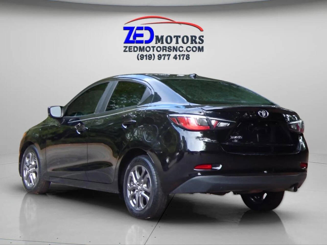 Used 2019 Toyota Yaris XLE image 6