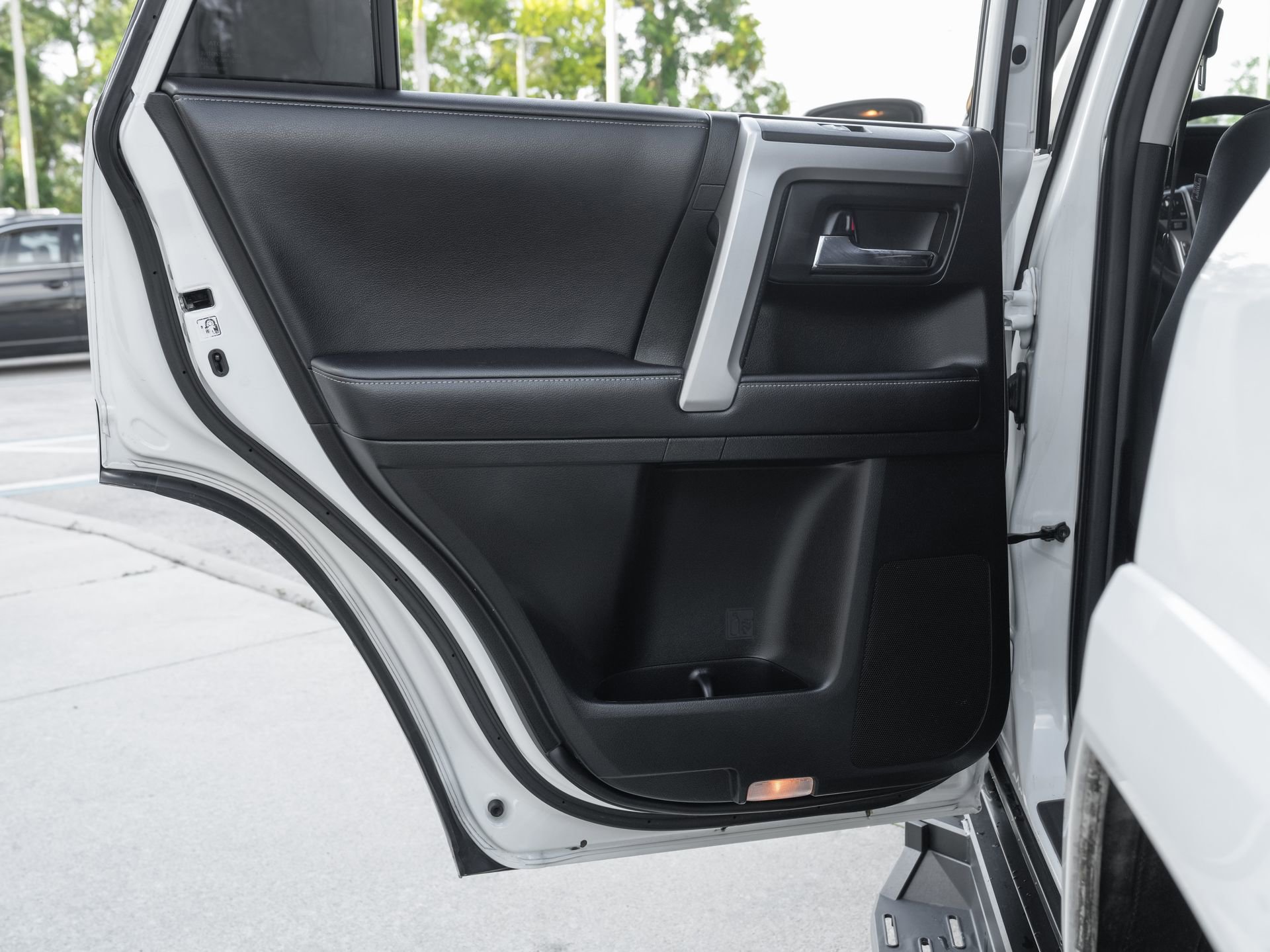Used 2018 Toyota 4Runner SR5 RWD image 31
