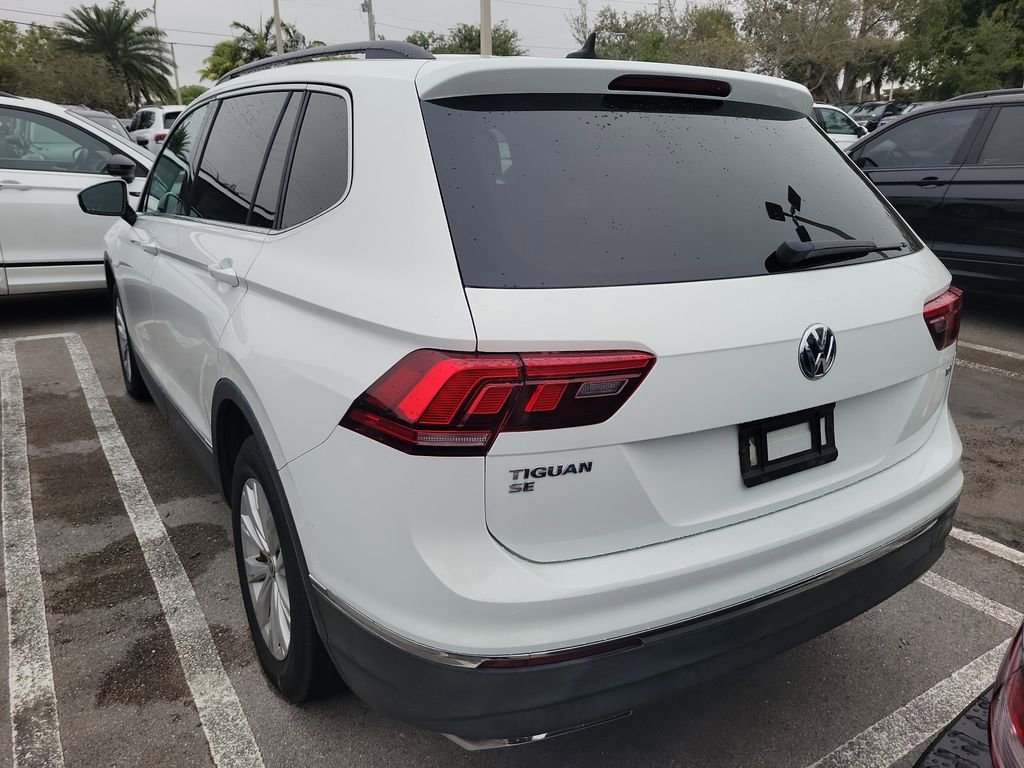 Used 2018 Volkswagen Tiguan SE w/ Panoramic Sunroof Package image 8