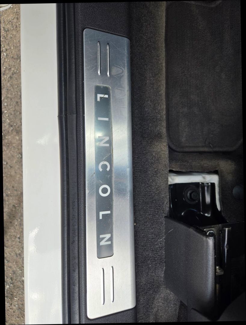 Used 2010 Lincoln MKT AWD image 29