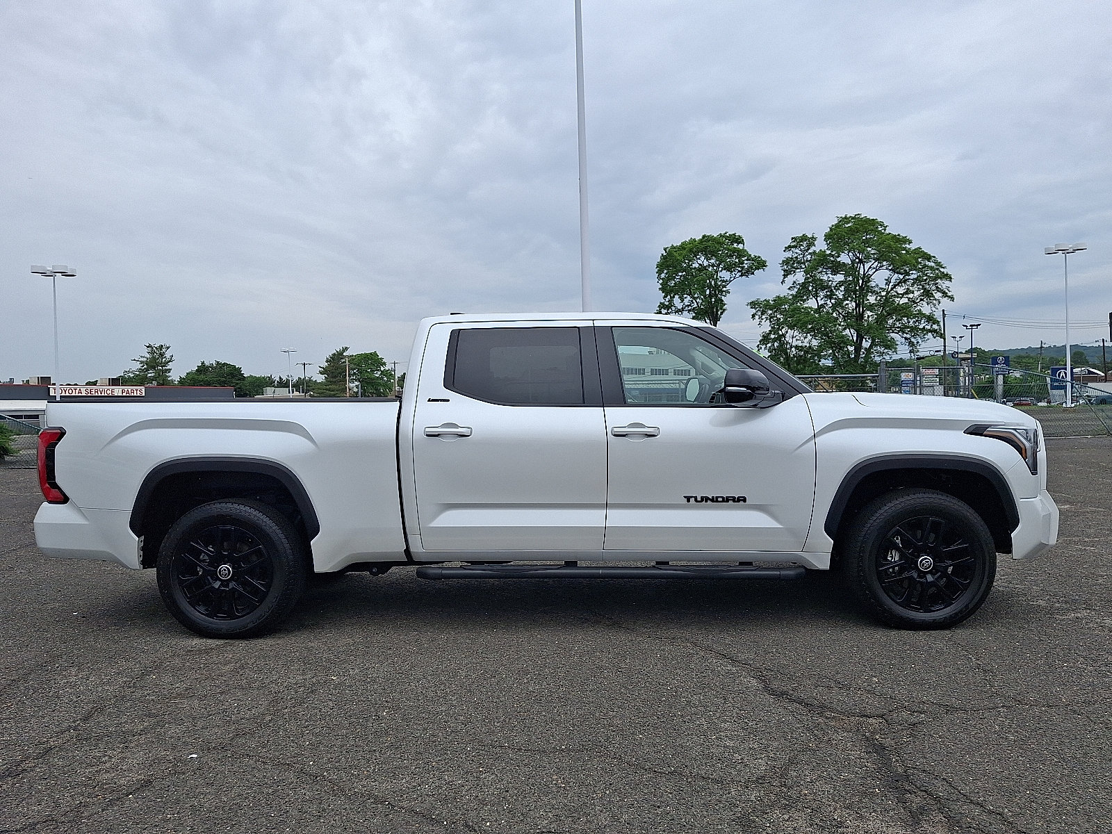 Used 2024 Toyota Tundra Limited AWD/4WD image 8