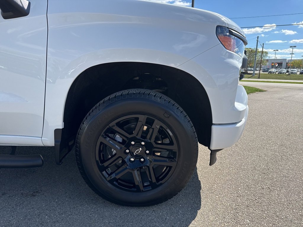 Used 2025 Chevrolet Silverado 1500 Custom image 8