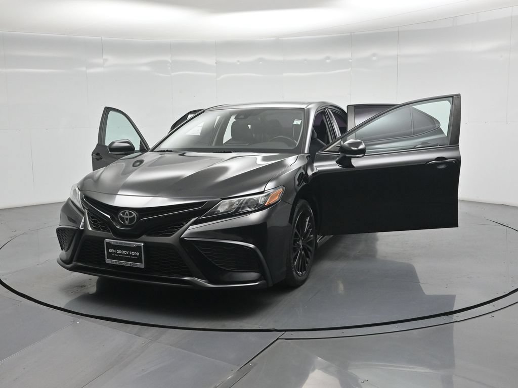 Used 2021 Toyota Camry SE w/ Convenience Package FWD image 28
