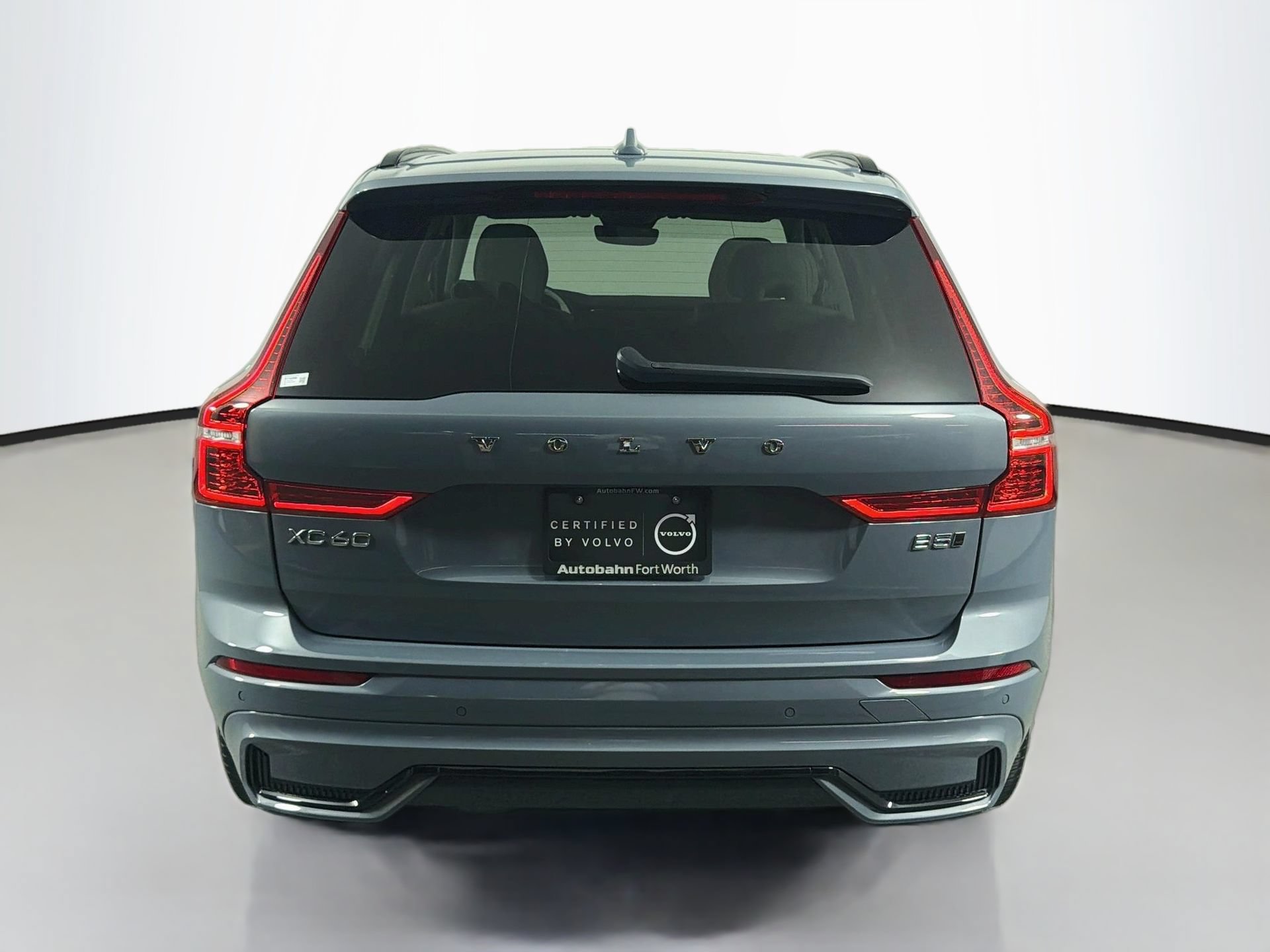 Certified 2024 Volvo XC60 B5 Plus AWD/4WD image 7