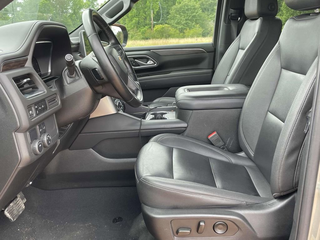 Used 2023 Chevrolet Suburban LT image 16