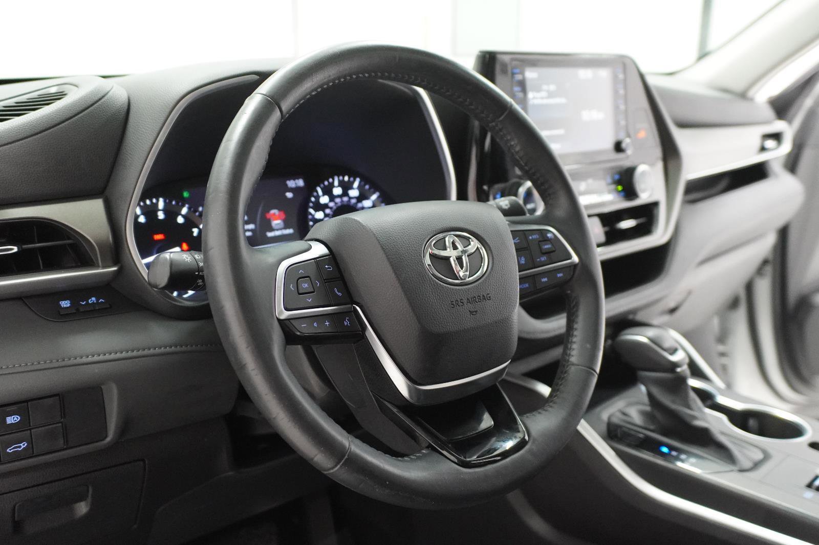 Used 2020 Toyota Highlander XLE FWD image 15