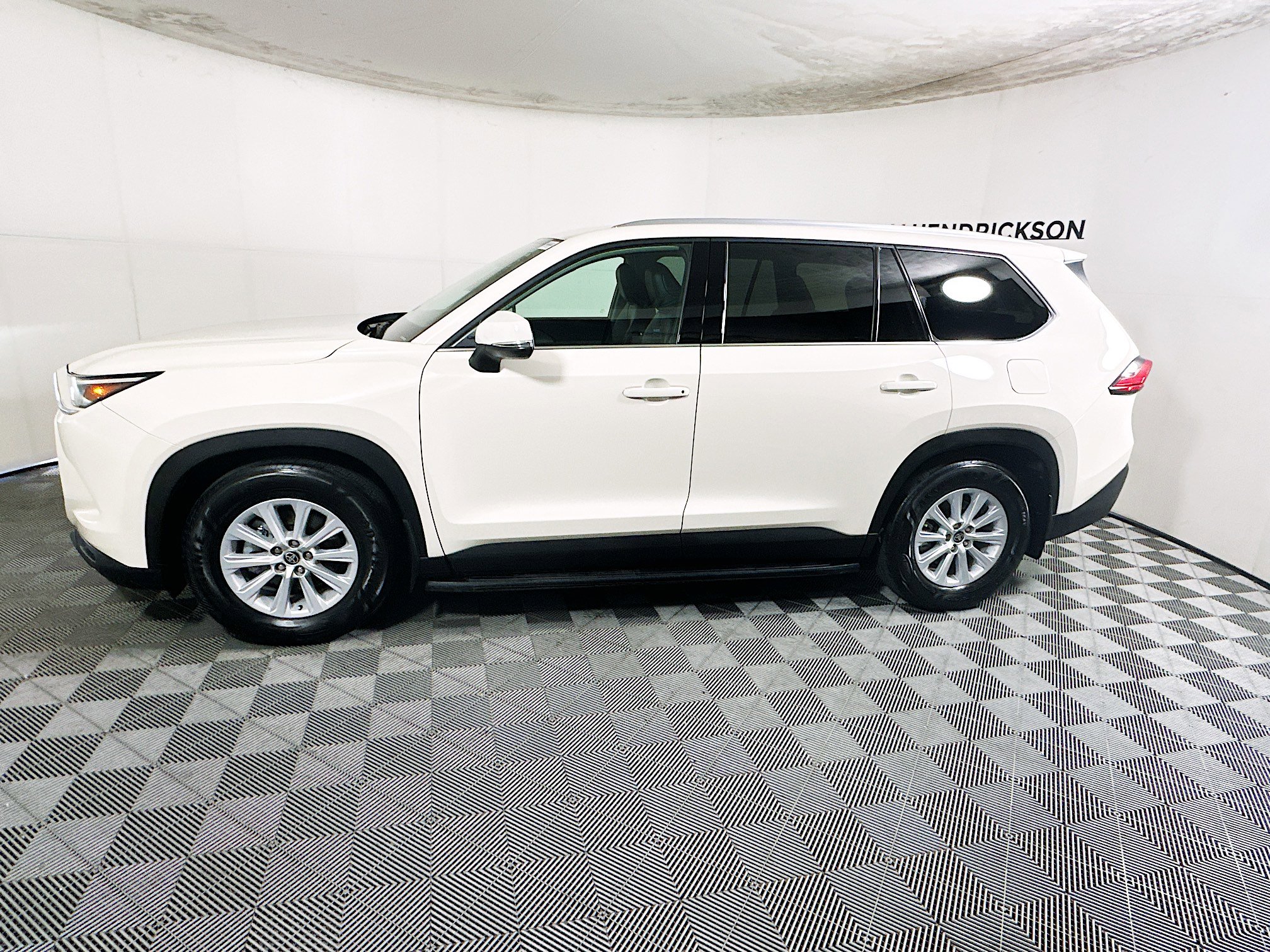 Used 2024 Toyota Grand Highlander Limited image 6