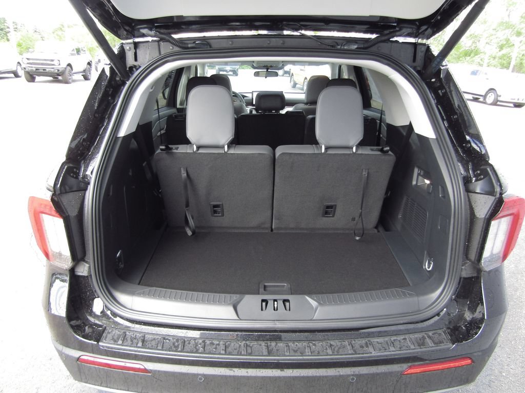 New 2026 Ford Explorer Active w/ Active Comfort Package AWD/4WD image 8