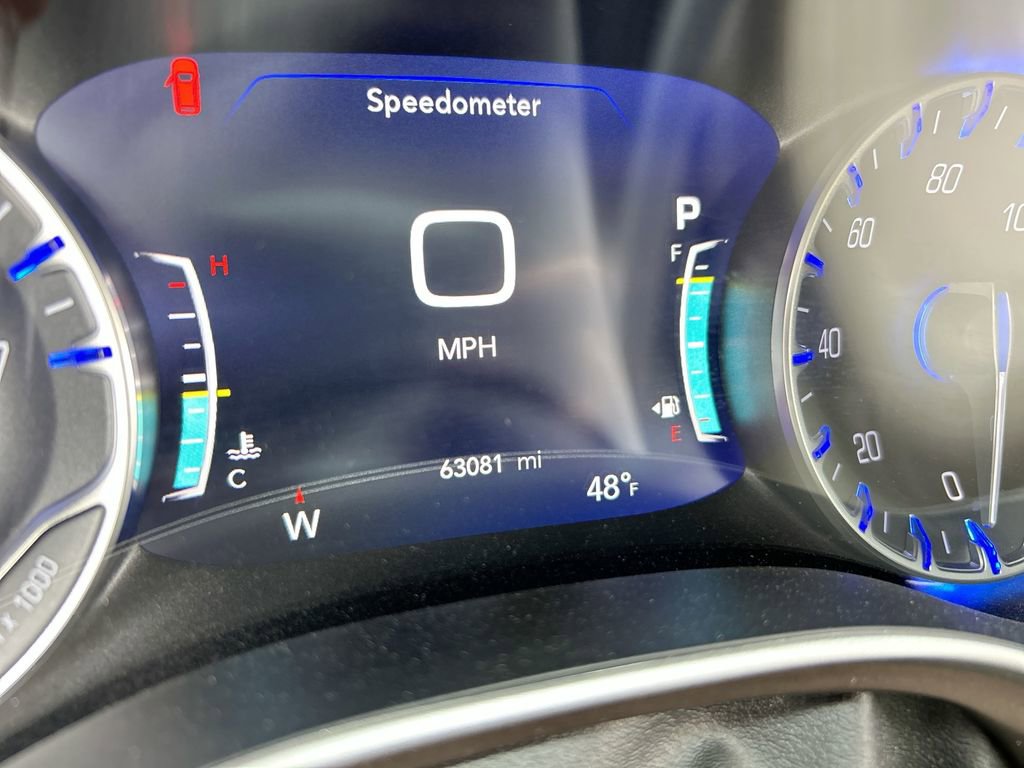 Used 2019 Chrysler Pacifica Touring-L w/ Advanced Safetytec Group FWD image 16