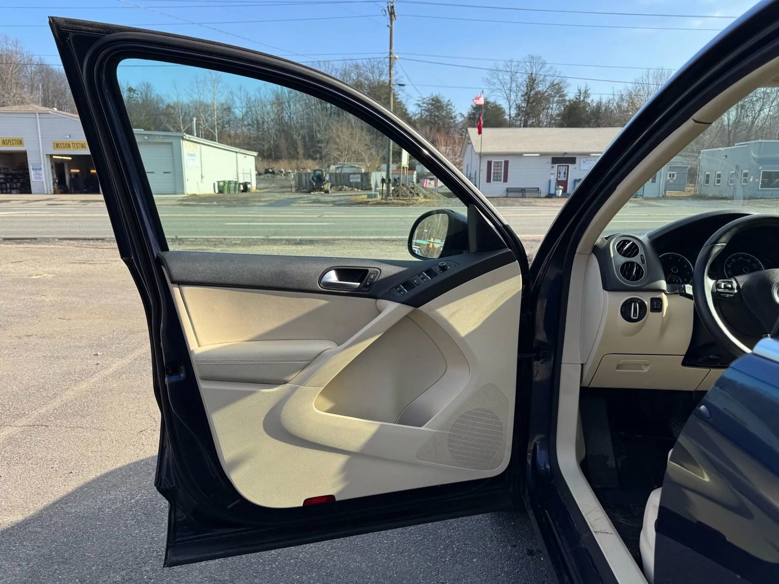 Used 2016 Volkswagen Tiguan SE image 22