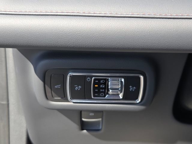 Used 2025 Lincoln Nautilus Reserve w/ Jet Appearance Package image 27