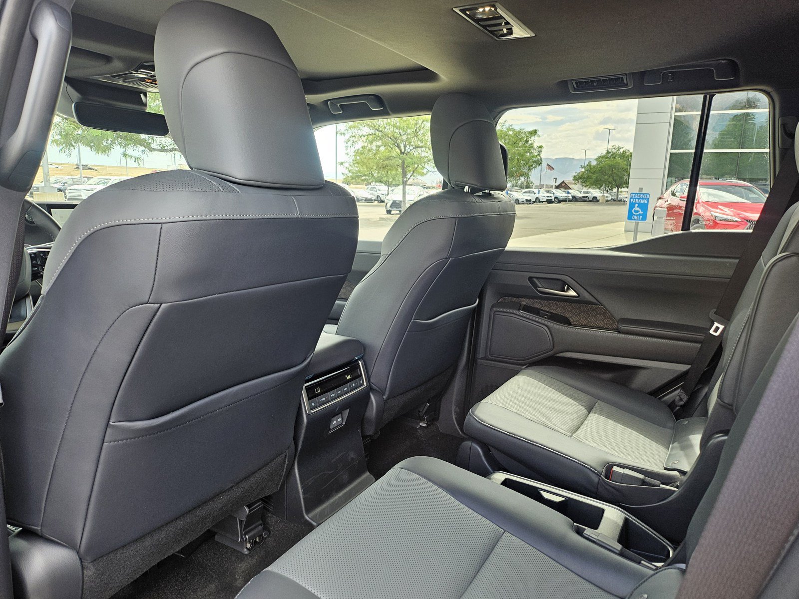 Used 2026 Lexus GX 550 w/ Accessory Package (2T) AWD/4WD image 16