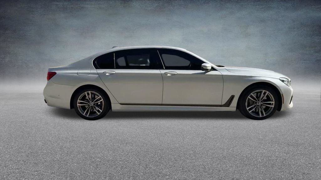 Used 2016 BMW 750i xDrive AWD/4WD image 26