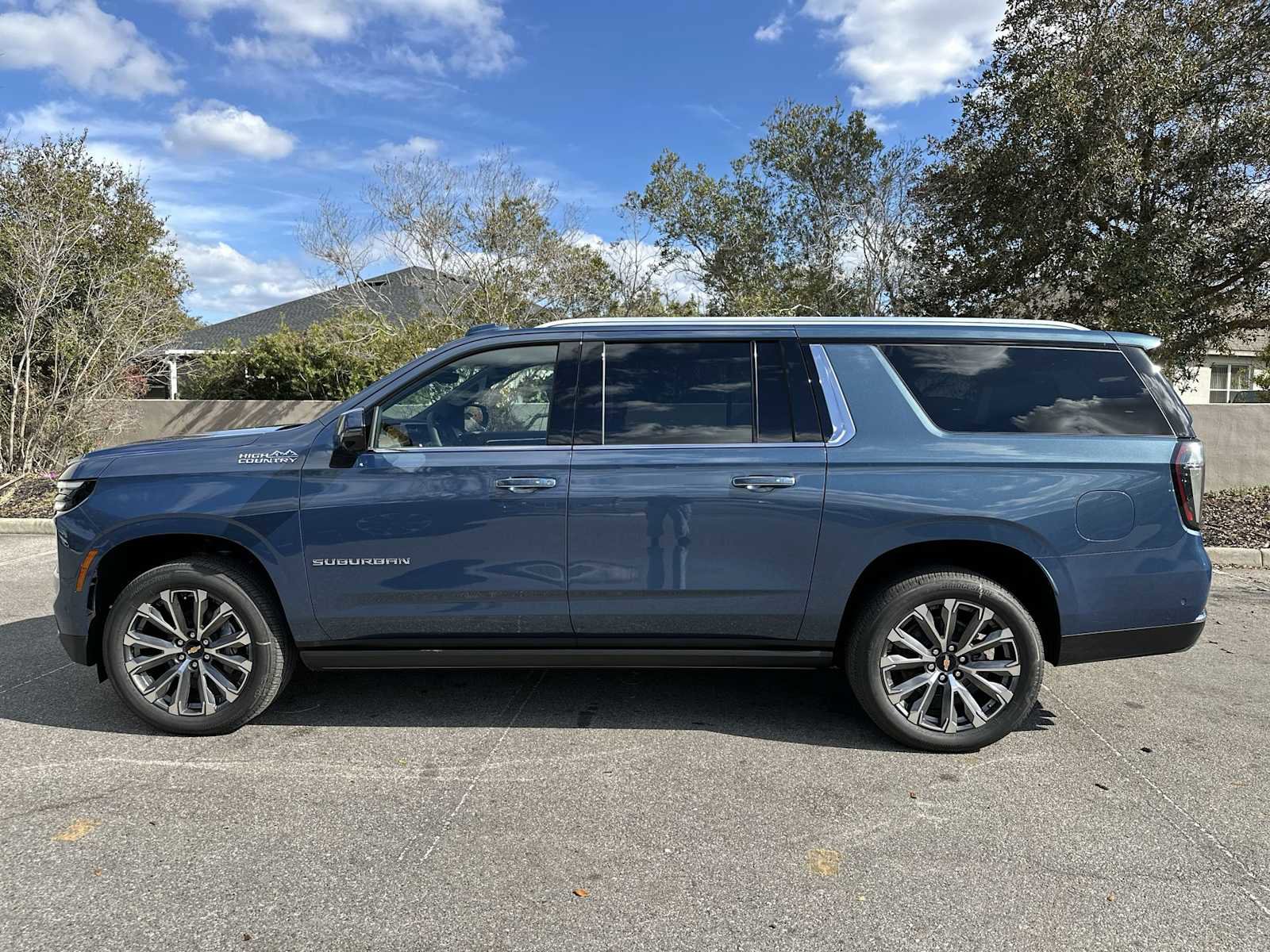 New 2026 Chevrolet Suburban High Country image 3
