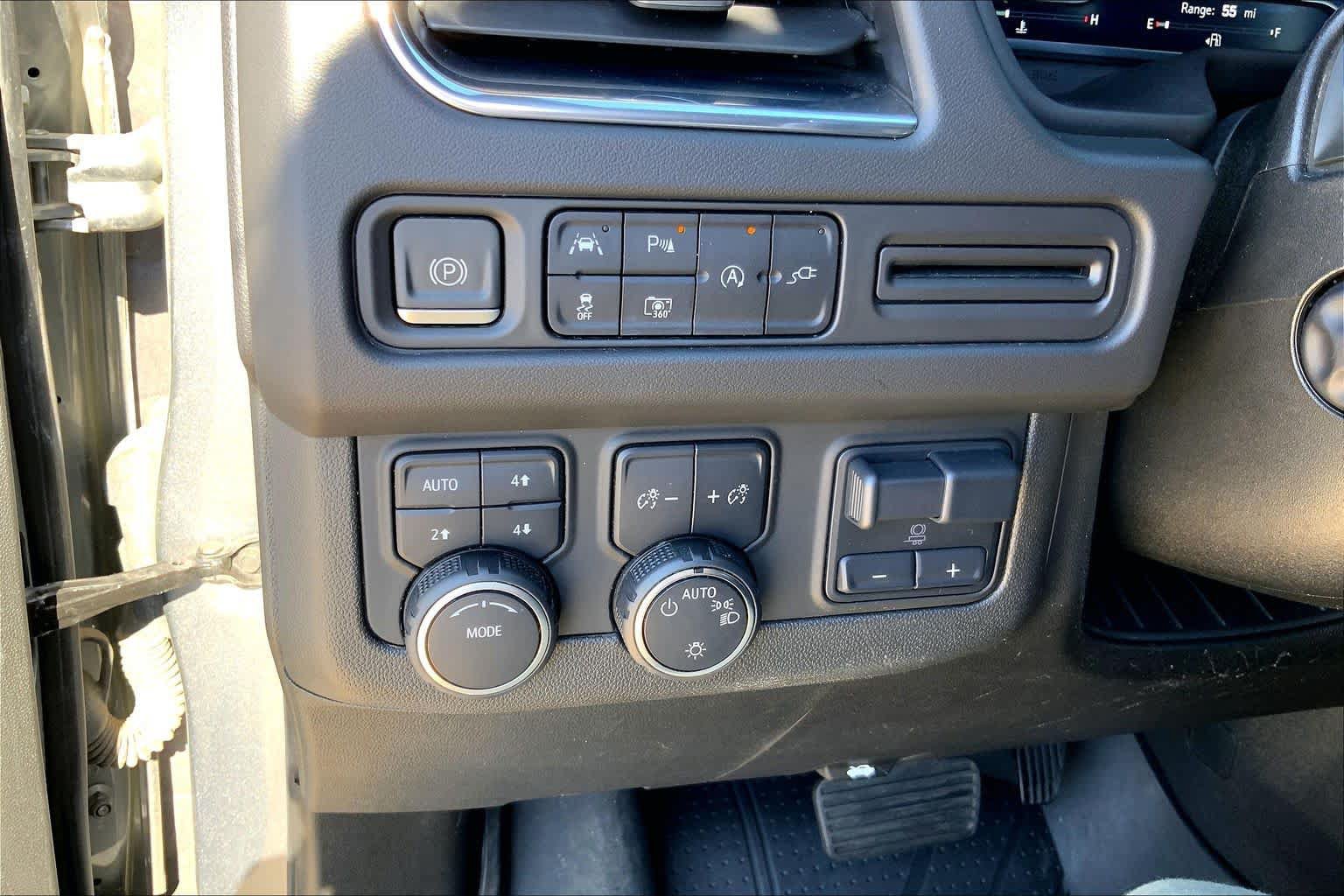 Used 2022 Chevrolet Suburban LT w/ LT Signature Package AWD/4WD image 33