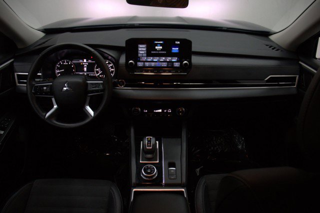 Used 2023 Mitsubishi Outlander SE FWD image 23