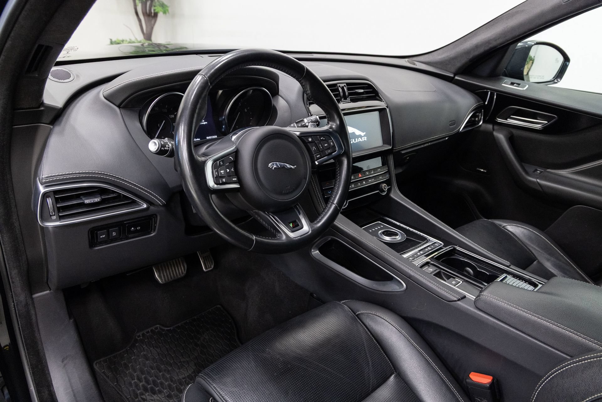 Used 2020 Jaguar F-PACE S AWD/4WD image 6
