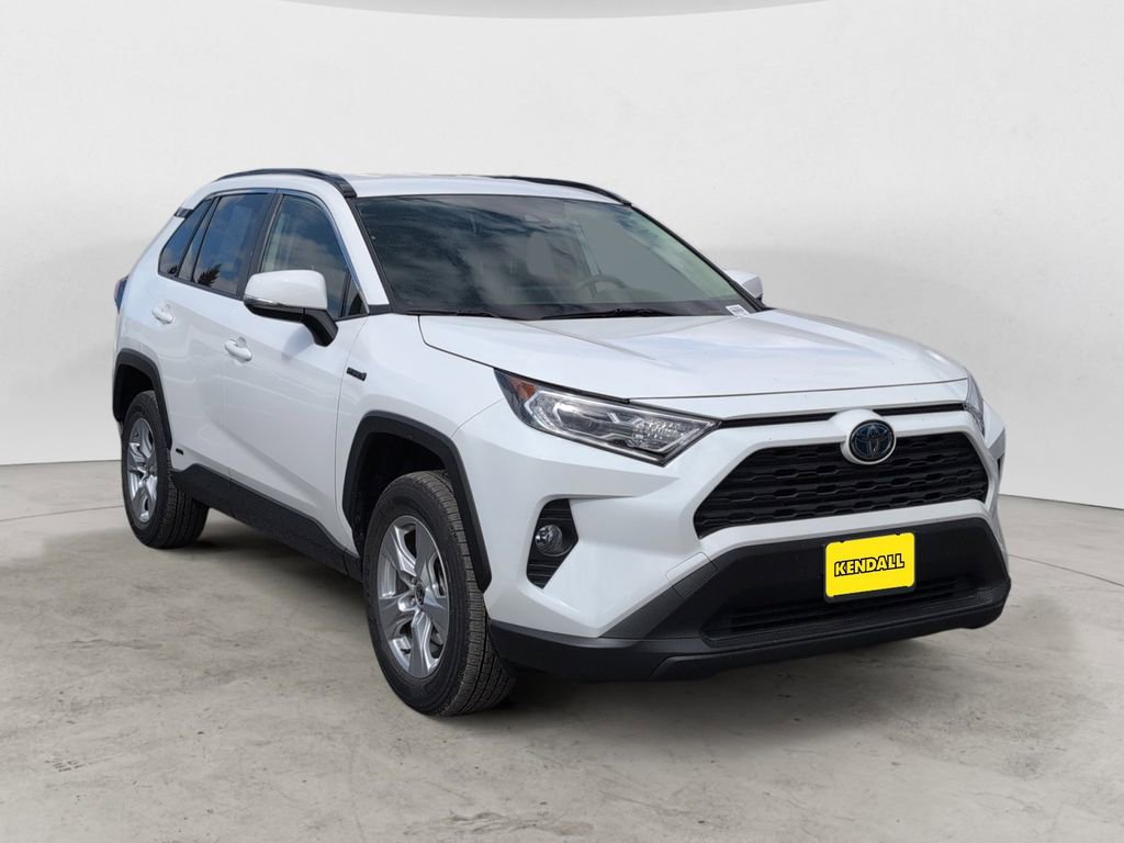 Used 2021 Toyota RAV4 XLE w/ XLE Grade Weather Package AWD/4WD image 7