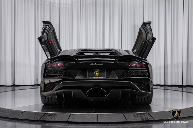 Used 2018 Lamborghini Aventador S image 29