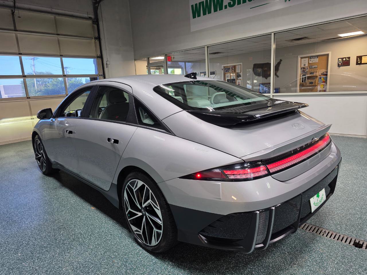 Used 2025 Hyundai Ioniq 6 SEL AWD/4WD image 9