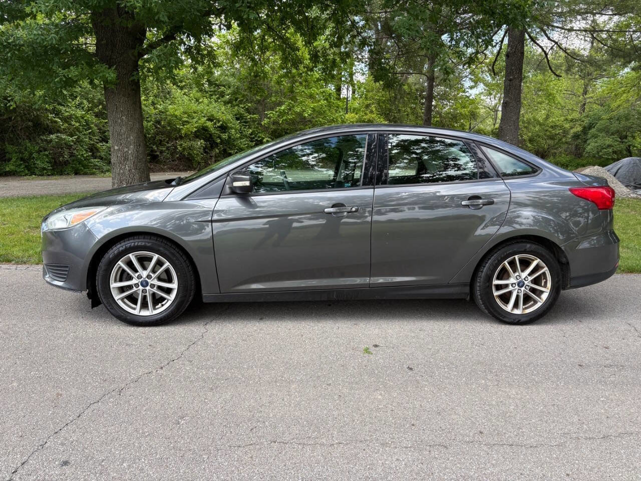 Used 2017 Ford Focus SE FWD image 4