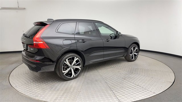 Certified 2023 Volvo XC60 B6 Ultimate w/ Climate Package image 2
