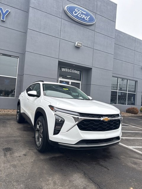 Used 2025 Chevrolet Trax LT w/ Driver Confidence Package