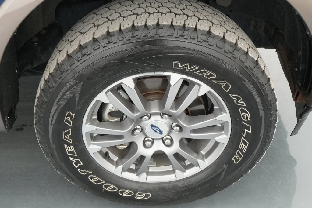 Used 2018 Ford F150 Lariat w/ Equipment Group 501A Mid AWD/4WD image 12