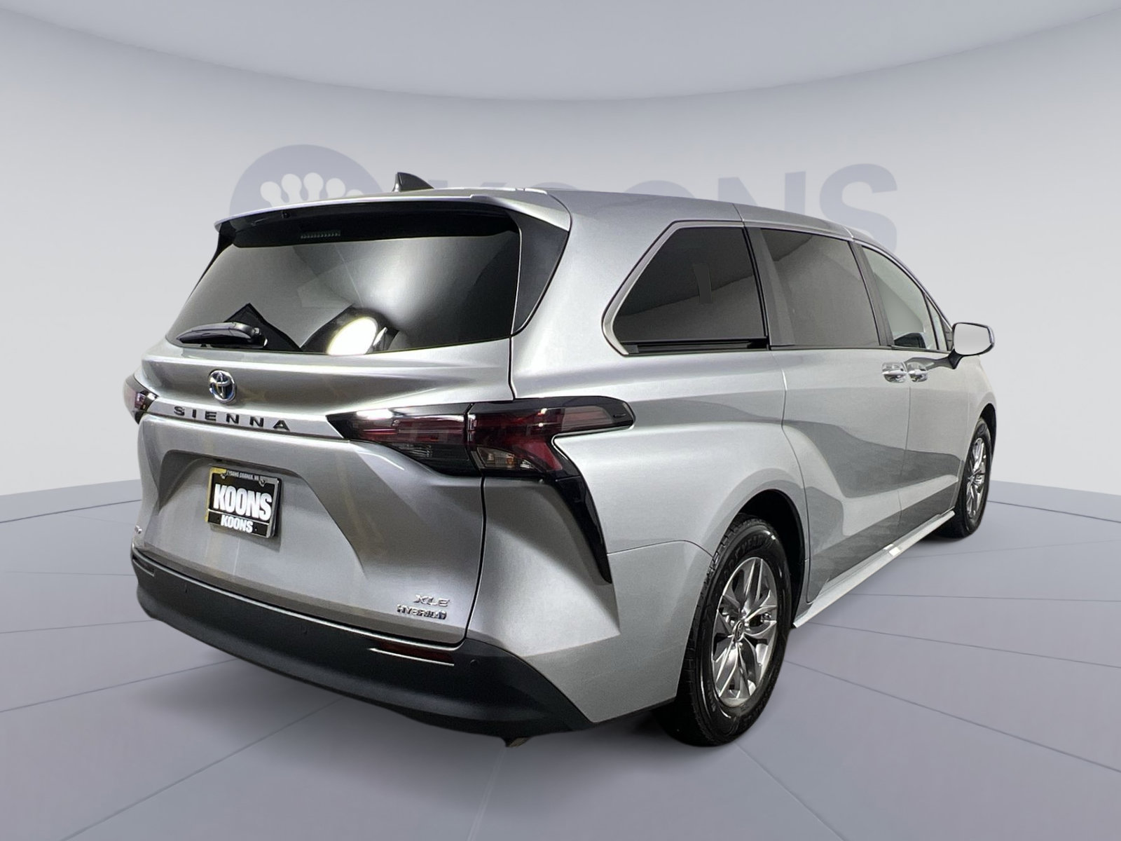 Used 2023 Toyota Sienna XLE AWD/4WD image 11