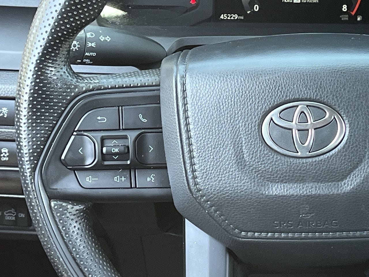 Used 2025 Toyota Tacoma SR AWD/4WD image 12