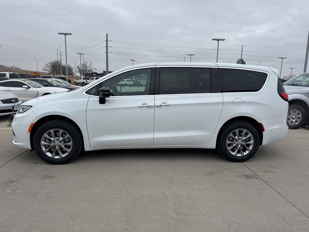 New 2026 Chrysler Pacifica Select AWD/4WD image 25