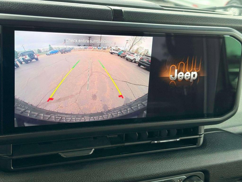 Used 2025 Jeep Wrangler Willys AWD/4WD image 22