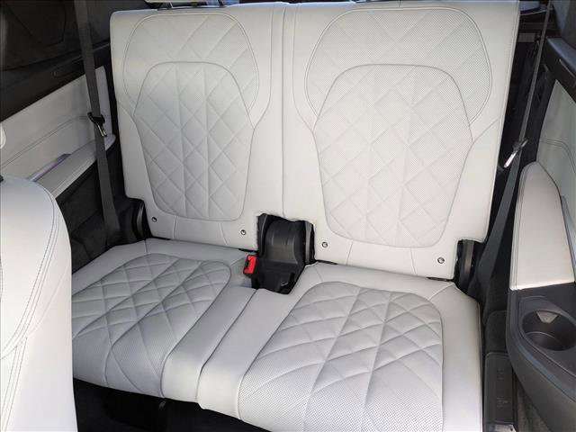 Used 2025 BMW X7 xDrive40i image 16