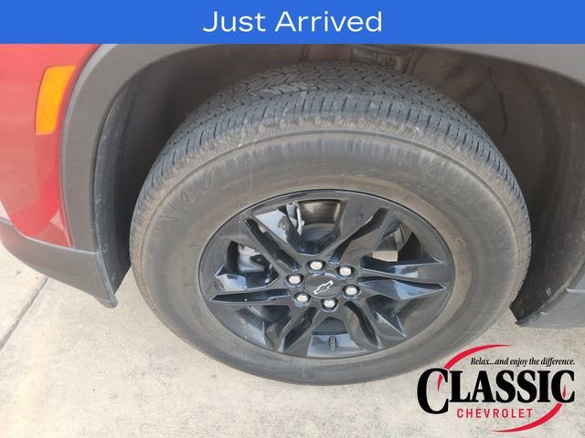 Used 2023 Chevrolet Traverse LT image 11