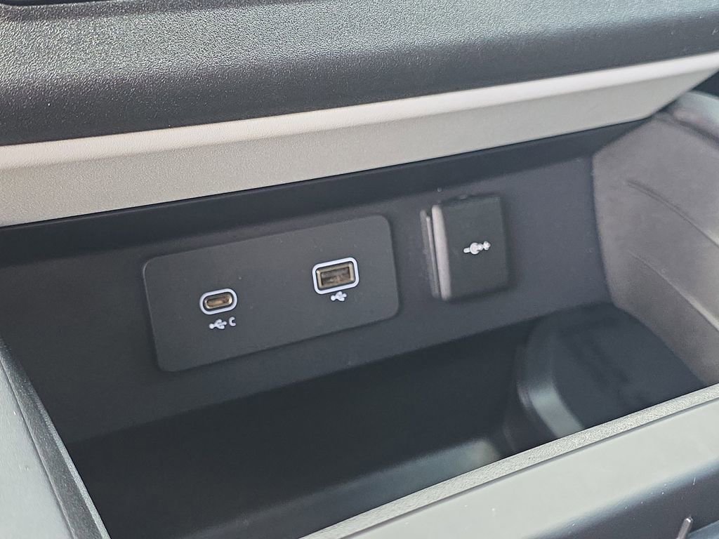 Used 2024 Land Rover Defender 90 S image 29