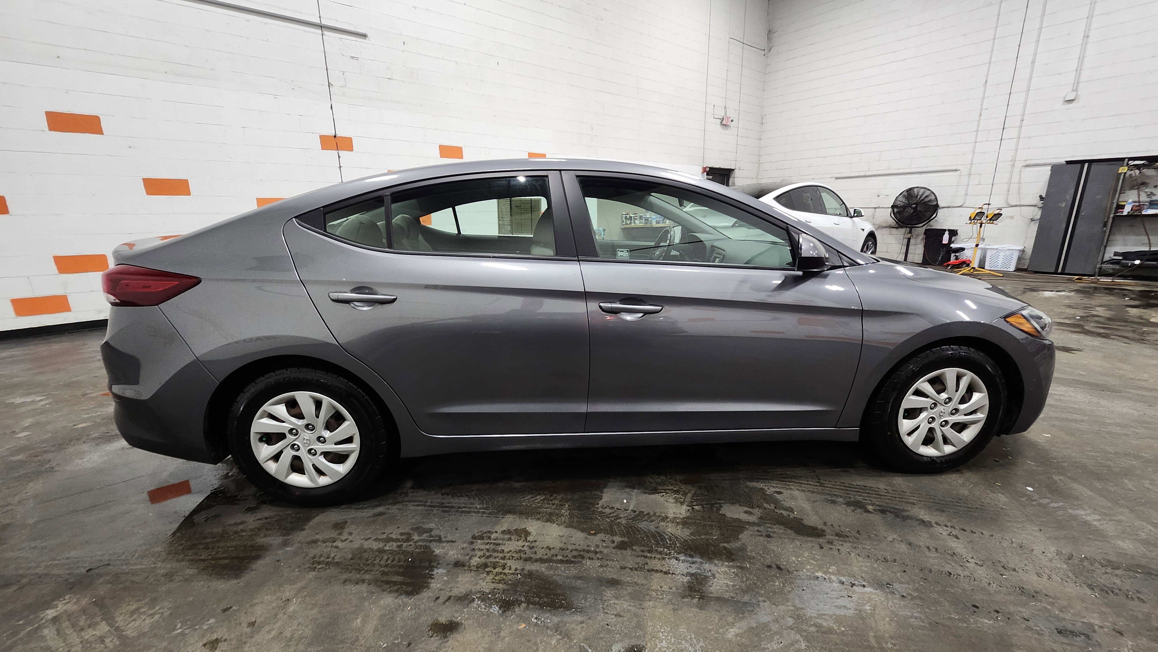 Used 2018 Hyundai Elantra SE image 16