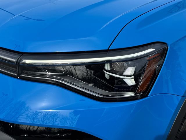 Certified 2025 Volkswagen Taos SE image 9