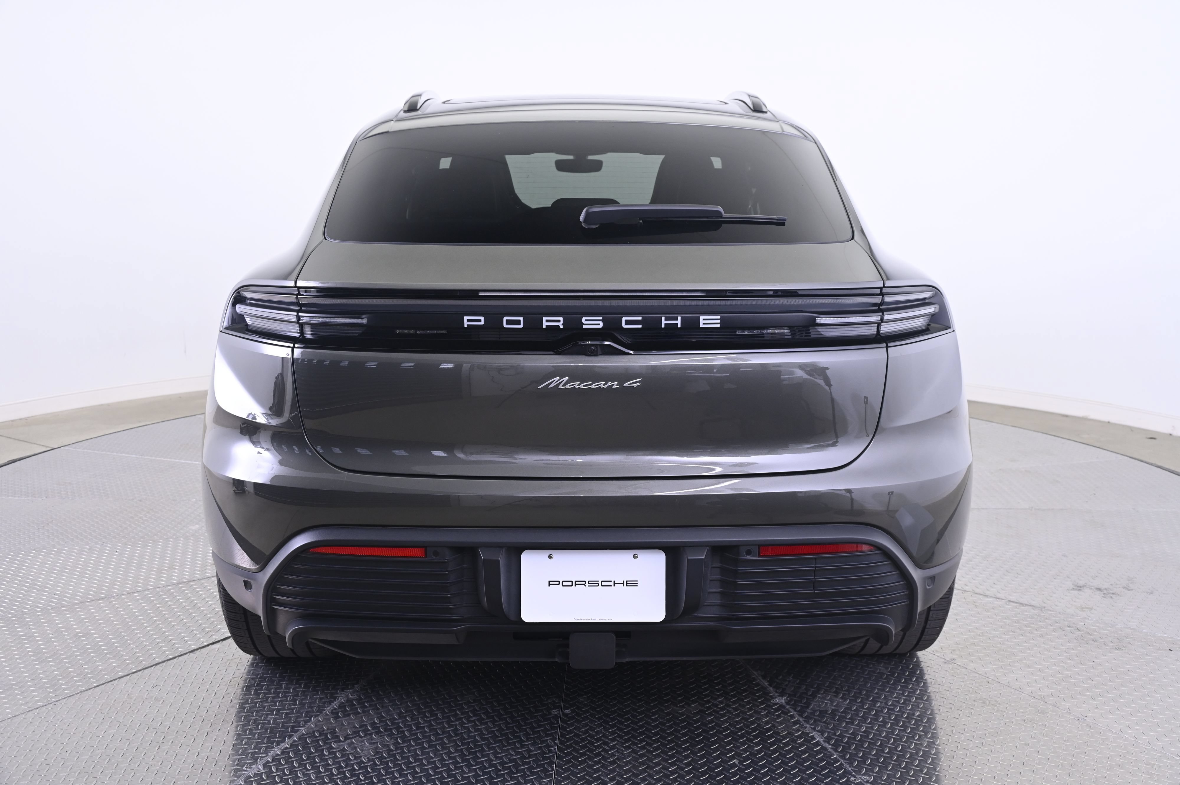 Certified 2024 Porsche Macan 4 Electric AWD/4WD image 6
