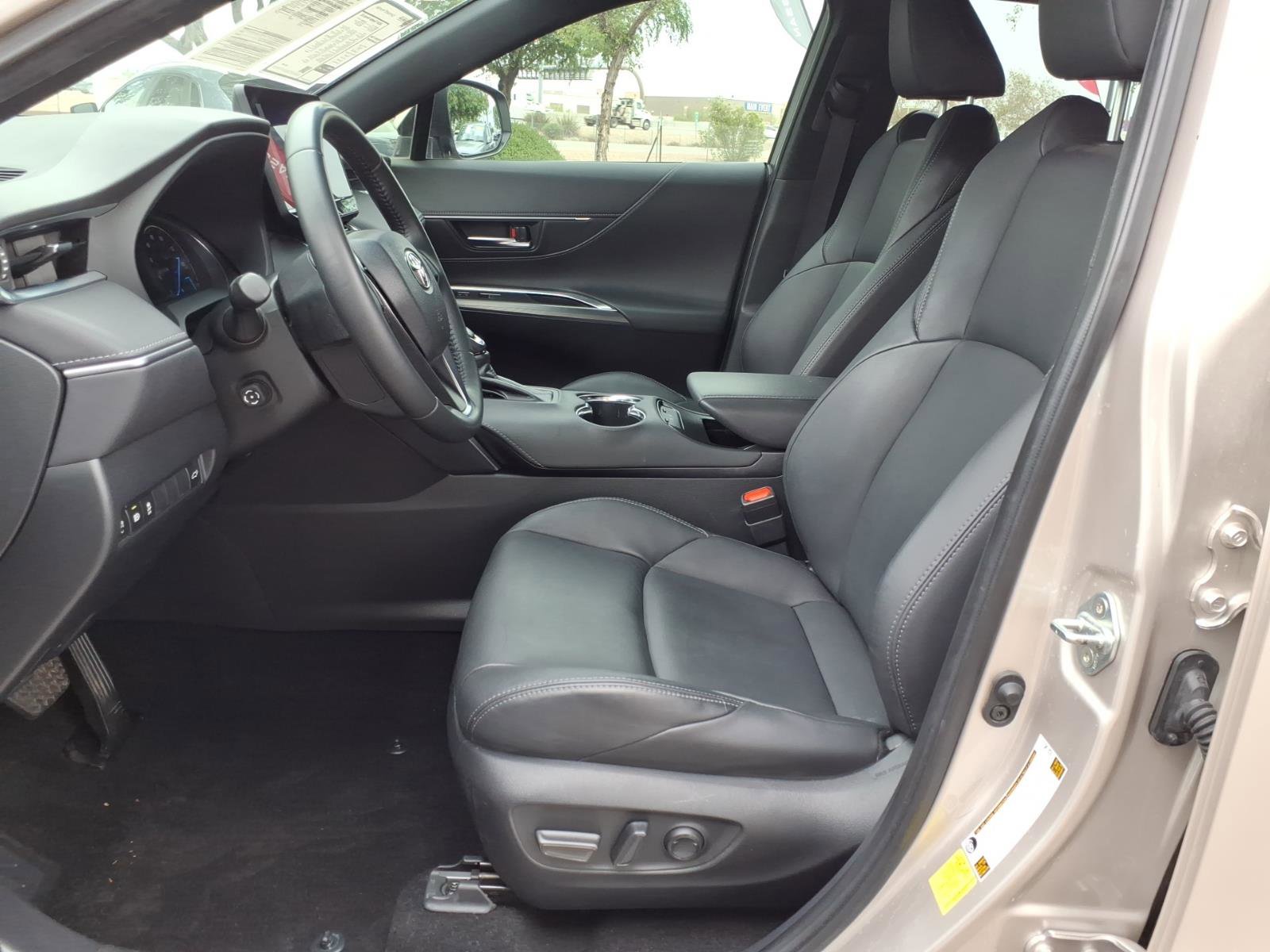 Used 2024 Toyota Venza XLE AWD/4WD image 13