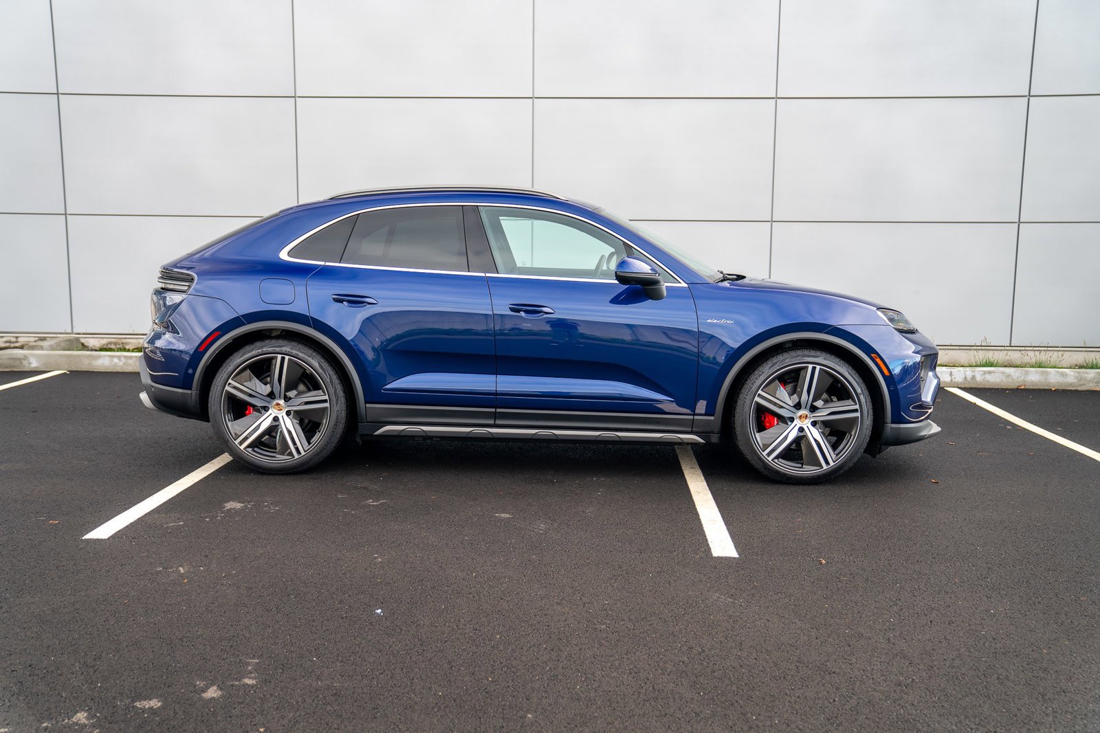 New 2025 Porsche Macan 4S Electric image 8