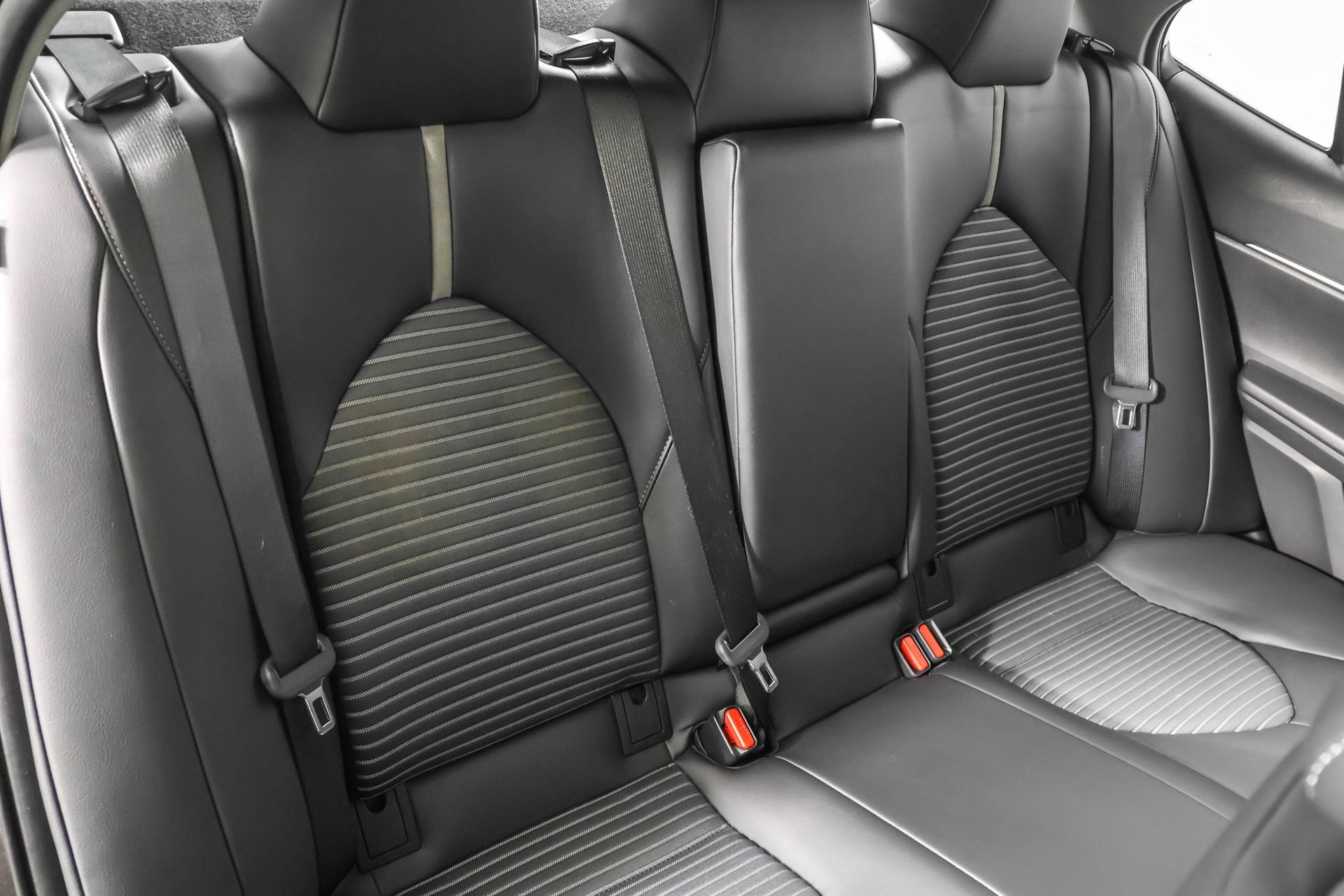 Used 2022 Toyota Camry SE FWD image 40