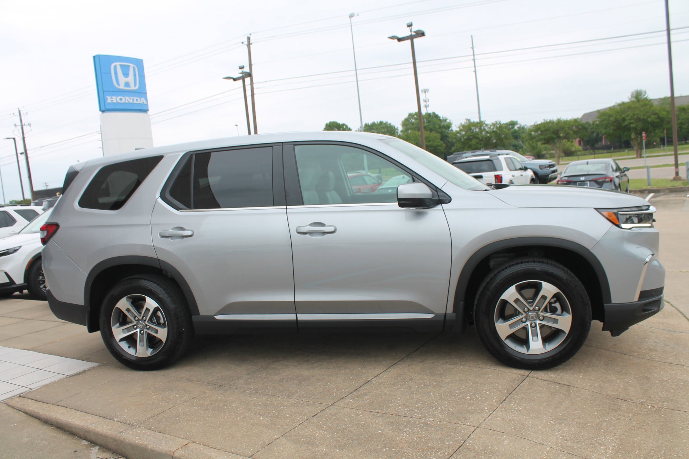 Used 2024 Honda Pilot EX-L image 3