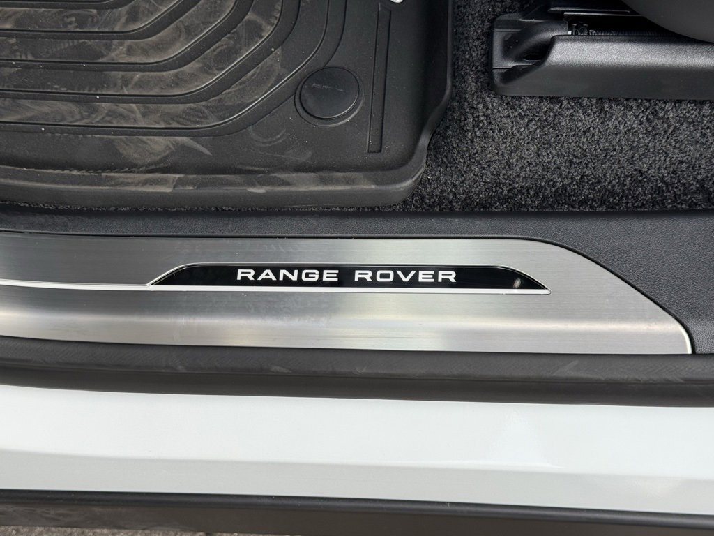 New 2025 Land Rover Range Rover SE image 13