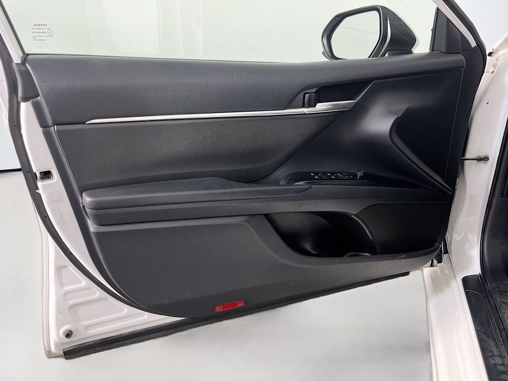 Used 2020 Toyota Camry SE FWD image 26