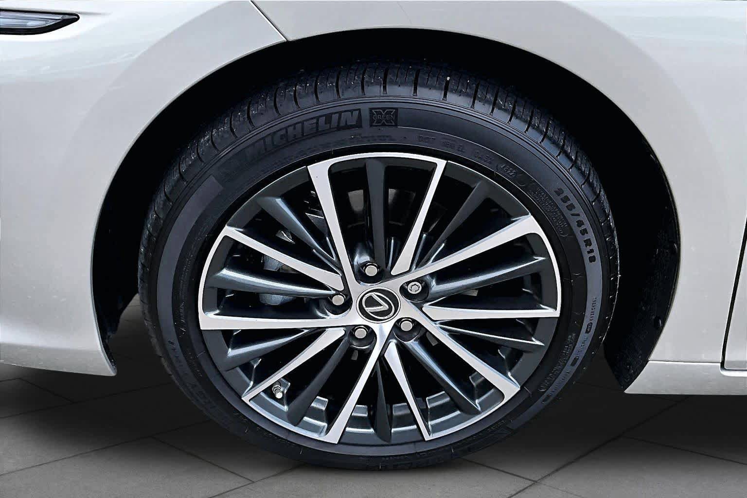 Used 2023 Lexus ES 300h w/ Premium Package FWD image 10